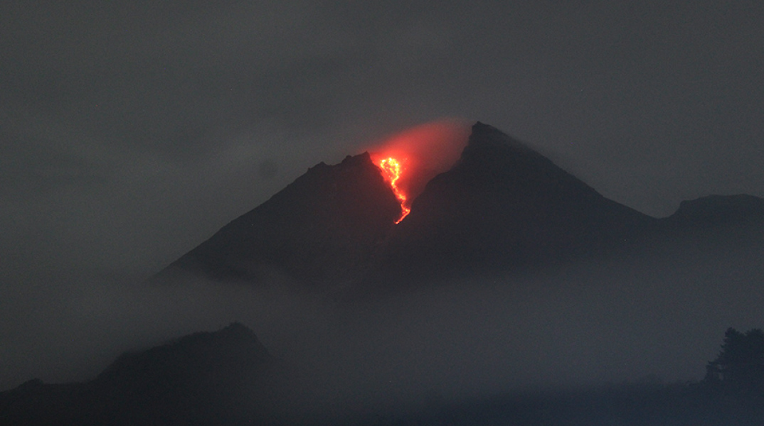 Ινδονησία: Εξερράγη το ηφαίστειο Ανάκ Κρακατόα
