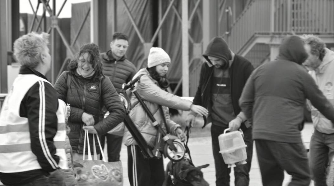 The Love Van: Υποδεχόμενοι Ουκρανούς πρόσφυγες σε μια ξένη χώρα