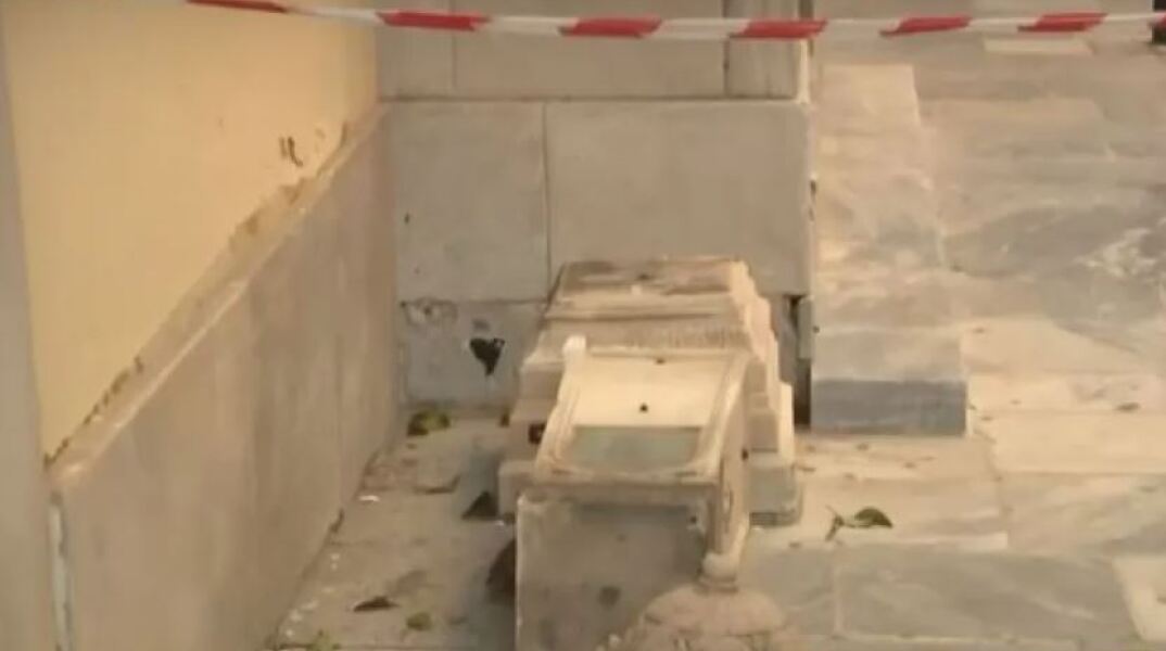 Πλατεία Καρύτση: Άγνωστοι βανδάλισαν τον ναό του Αγίου Γεωργίου