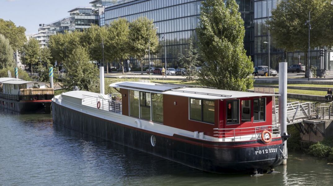 Barge 166: Το πρώτο πλωτό κελάρι στον κόσμο από τον Οίκο Ferrand