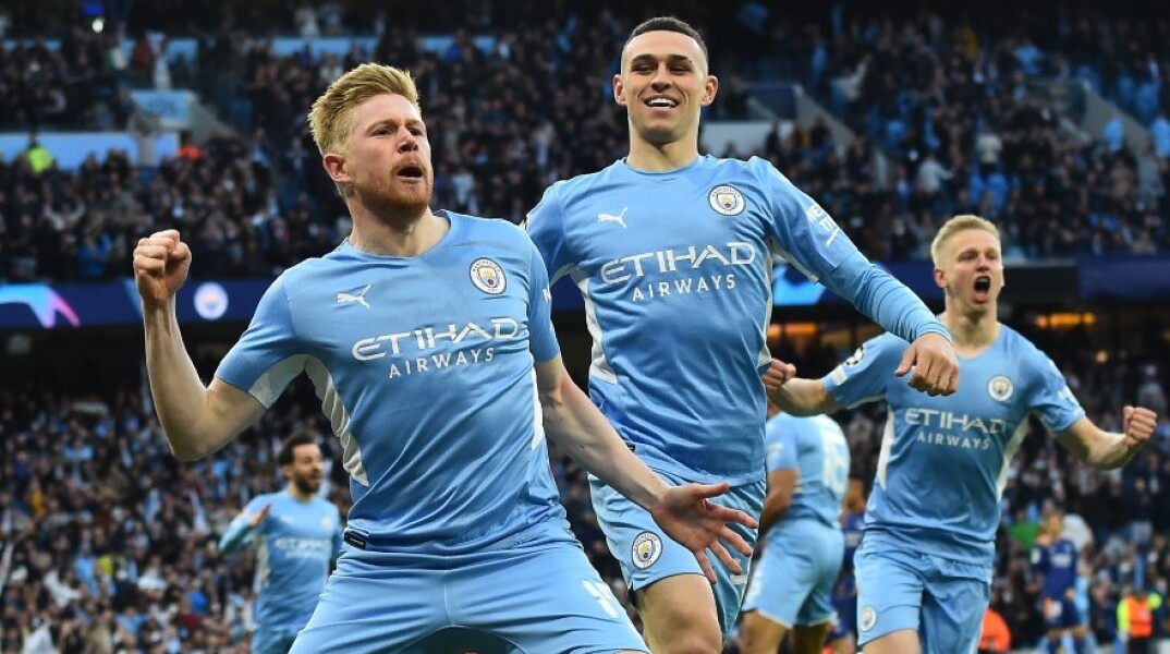 Ντε Μπρόινε και Φόντεν πανηγυρίζουν τον πρώτο γκολ της Μάντσεστερ Σίτι