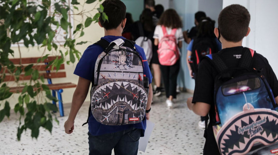 Τα κρούσματα κορωνοϊού μειώθηκαν κατά 16% σε σχέση με την προηγούμενη εβδομάδα