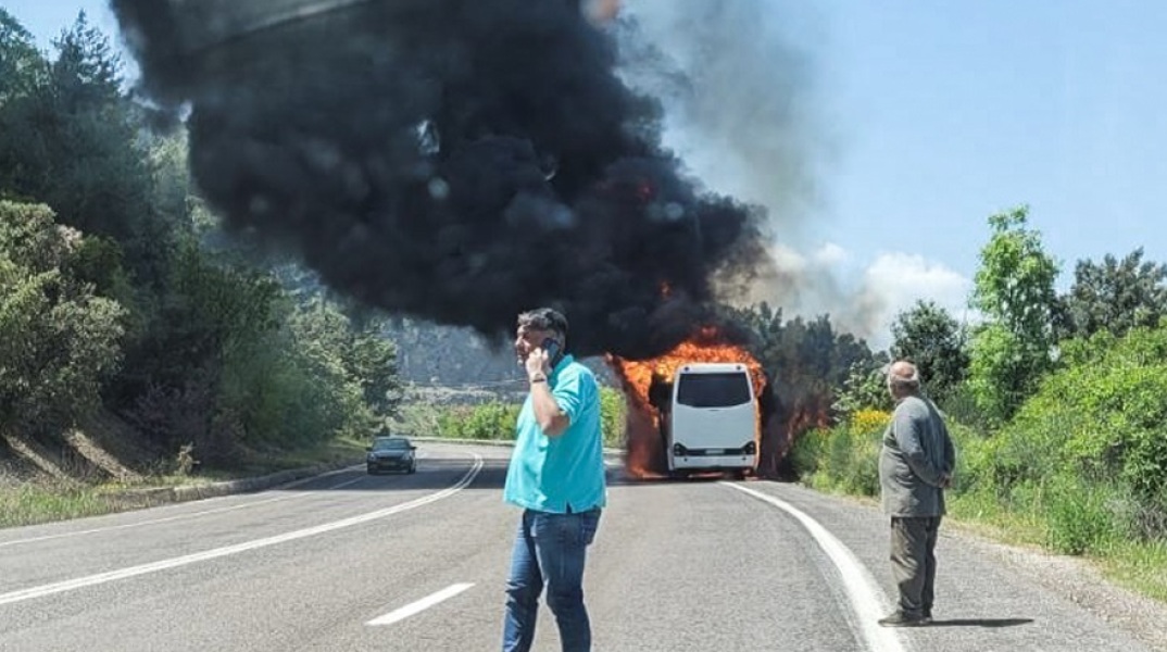 Λαμία: Φωτιά σε λεωφορείο με προσκόπους