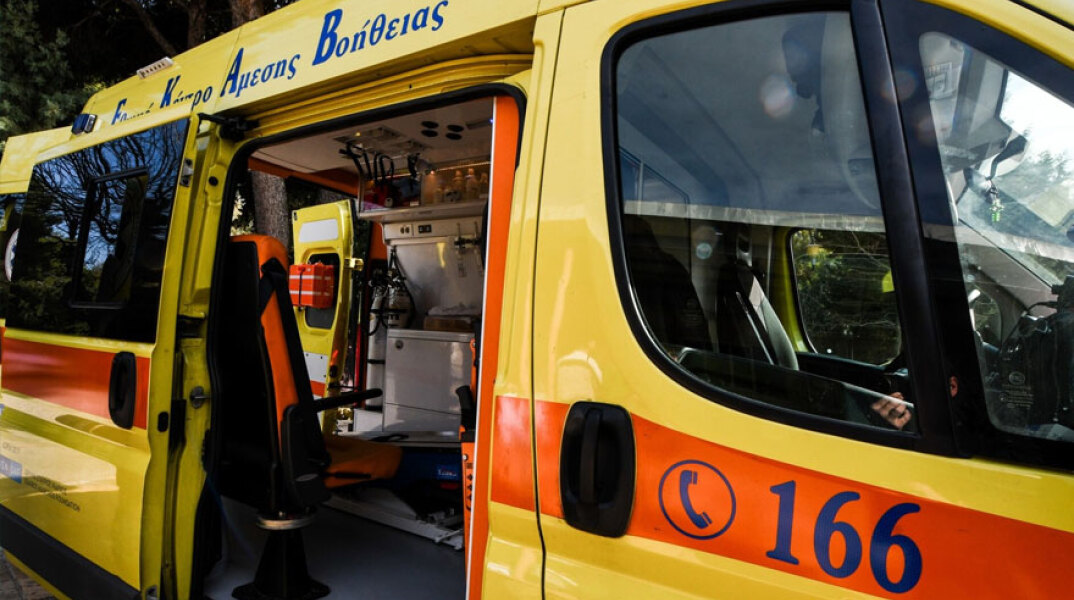 Αυτοκίνητο παρέσυρε πεζή στην Πάρο και την εγκατάλειψε στον δρόμο