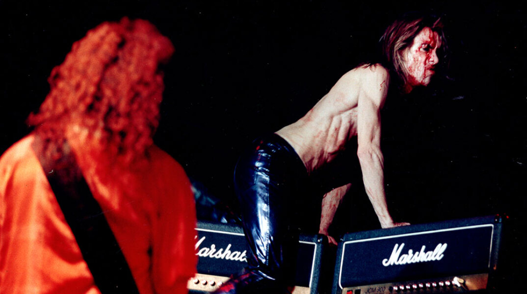 Στιγμιότυπο από τη συναυλία του Iggy Pop στην Αθήνα το 1996