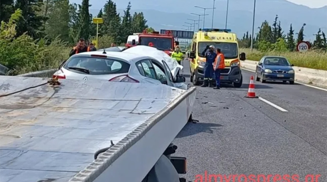 Τροχαίο δυστύχημα στη ΛΕΑ: Εικόνα από το σημείο - Τα οχήματα που ενεπλάκησαν