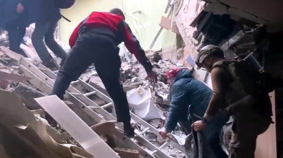 Ουκρανία: Άμαχοι απομακρύνονται από το Αζοφστάλ