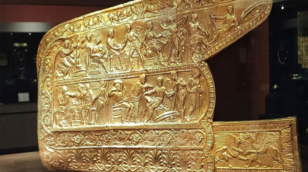 Χρυσή φαρέτρα από τον θησαυρό των Σκυθών στο μουσείο της Μελιτόπολης στην Κριμαία