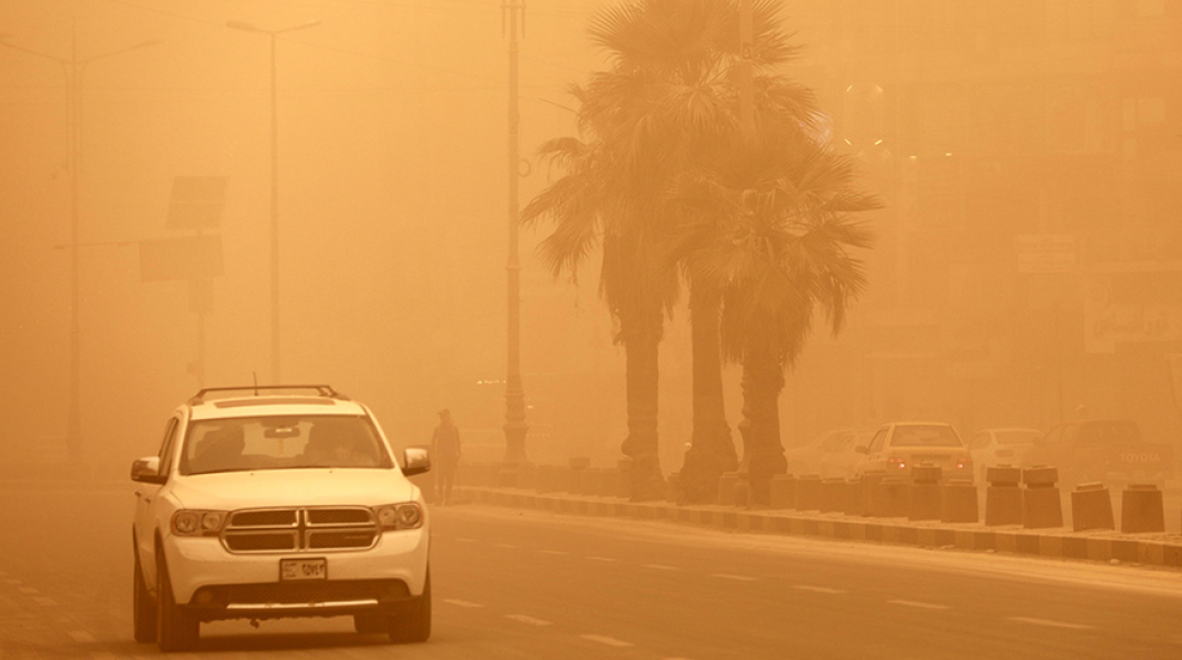 Αμμοθύελλα σαρώνει το Ιράκ