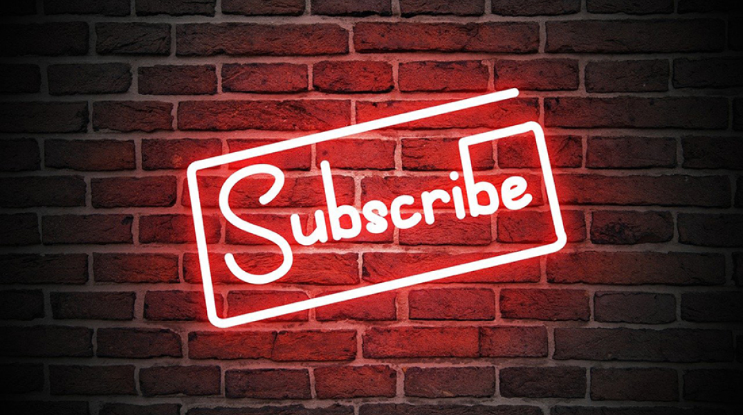 Neon ταμπέλα με τη λέξη subscribe