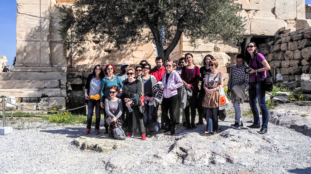 Επίσκεψη της Άννας Δαμιανίδη στην Ακρόπολη με μαθητές και μαθήτριές της