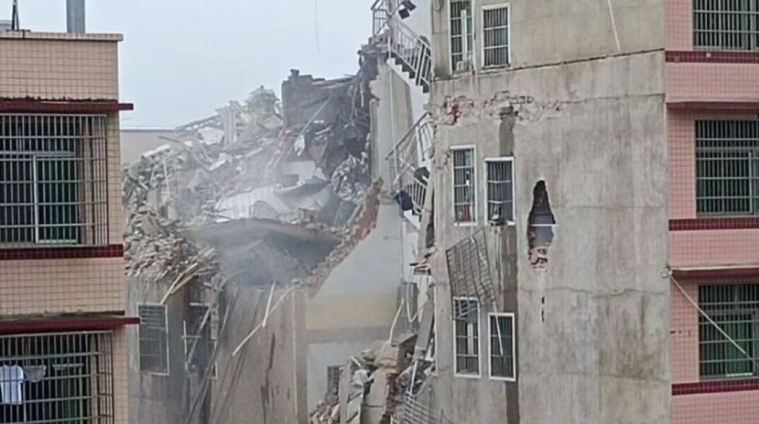 Κατάρρευση οκταώροφης πολυκατοικίας στην Κίνα - 53 οι νεκροί ως τώρα