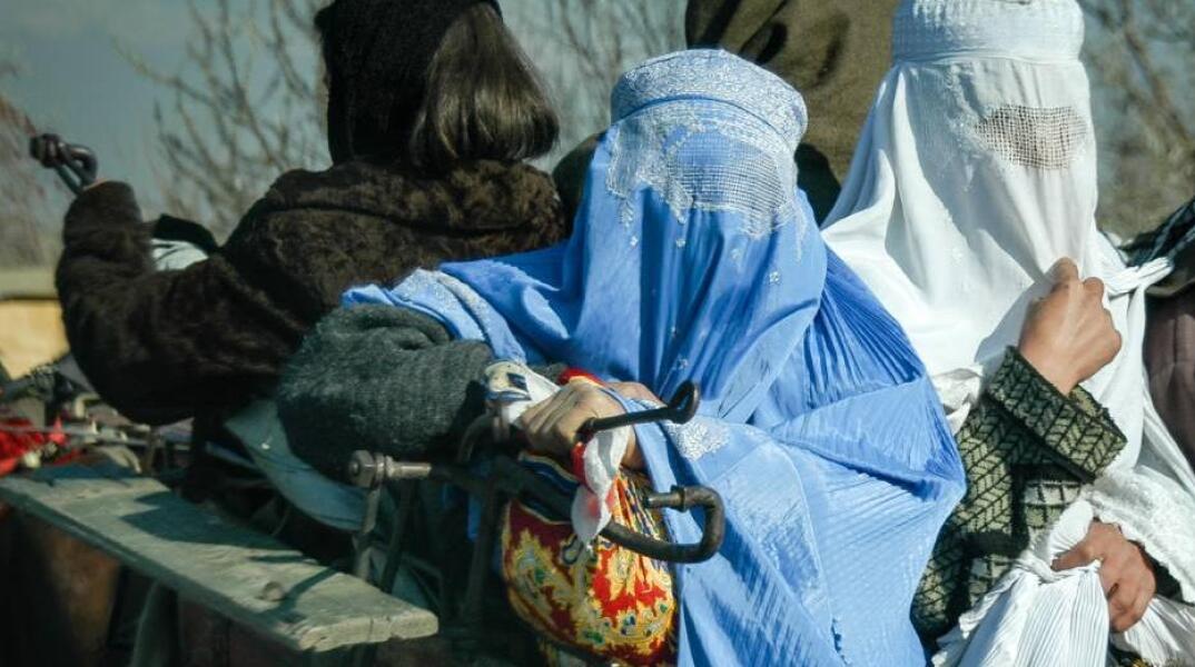 Οι Ταλιμπάν διατάζουν τις γυναίκες να φορούν μπούρκα