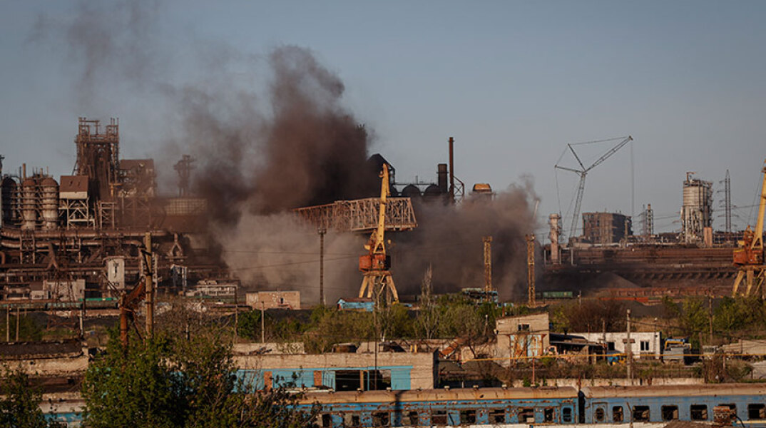 Βομβαρδισμός στο εργοστάσιο Αζόφσταλ στη Μαριούπολη