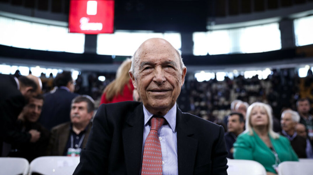 Ο Κώστας Σημίτης δίνει τα εύσημα στον Νίκο Ανδρουλάκη για τις θέσεις του ΚΙΝΑΛ σε οικονομία και ενεργειακή κρίση