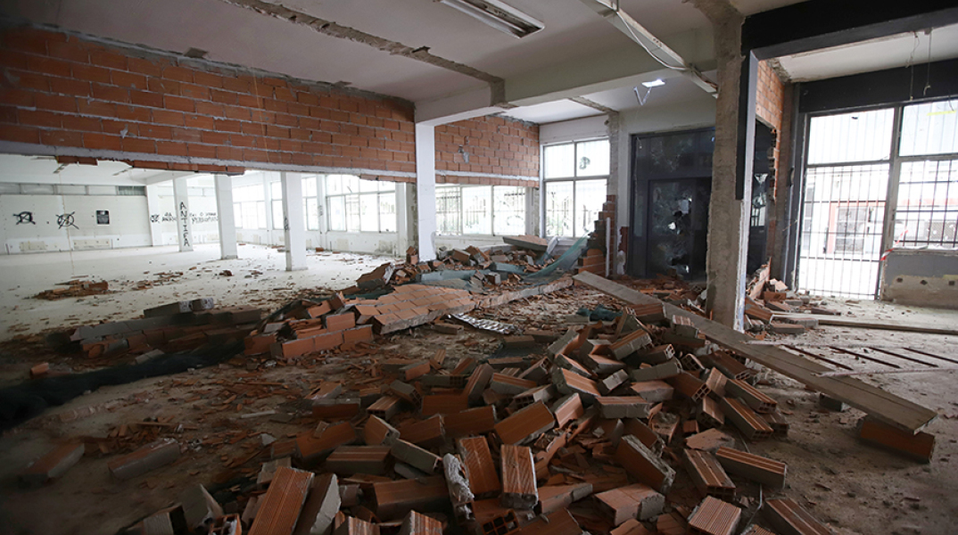 Θεσσαλονίκη - Καταστροφές από αγνώστους στο ισόγειο του Βιολογικού του ΑΠΘ όπου είχαν αρχίσει οι εργασίες για την κατασκευή βιβλιοθήκης