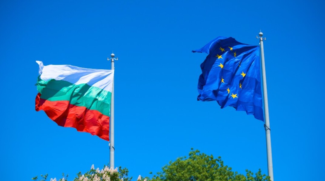 Σημαίες Βουλγαρίας και Ευρωπαϊκής Ένωσης