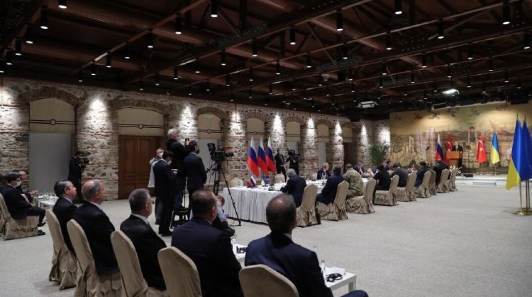 Οι συνομιλίες με την Ουκρανία συνεχίζονται αλλά δεν υπάρχει το έδαφος για μια δια ζώσης συνάντηση, σύμφωνα με τη Μόσχα