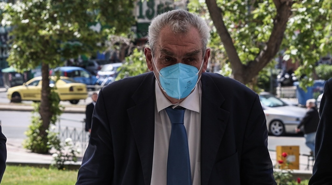 Ο Δημήτρης Παπαγγελόπουλος κατά την άφιξή του στο γραφείο της ανακρίτριας