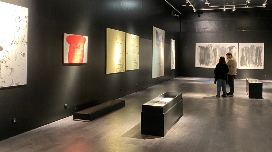 «Το χθες είναι τώρα. Γιώργος Λαζόγκας: Μύθοι και Αρχαιότητα» στο Εθνικό Αρχαιολογικό Μουσείο