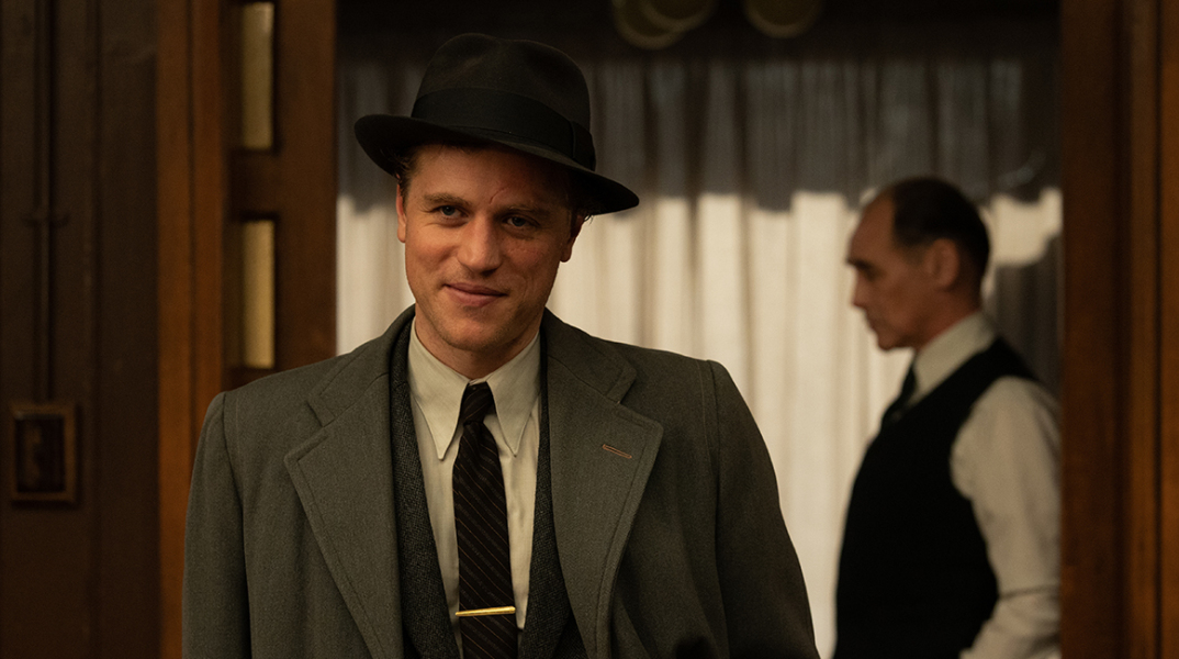 «Το Κοστούμι», η νέα ταινία του Γκράχαμ Μουρ (Tulip Entertainment.)