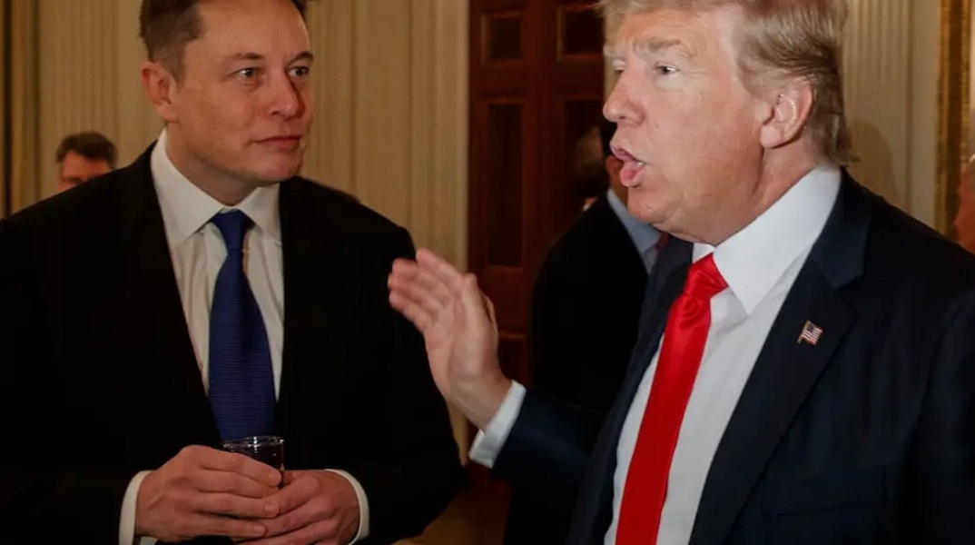 Ο Μασκ θα ξαναβάλει τον Τραμπ στο Twitter, μετά την εξαγορά του