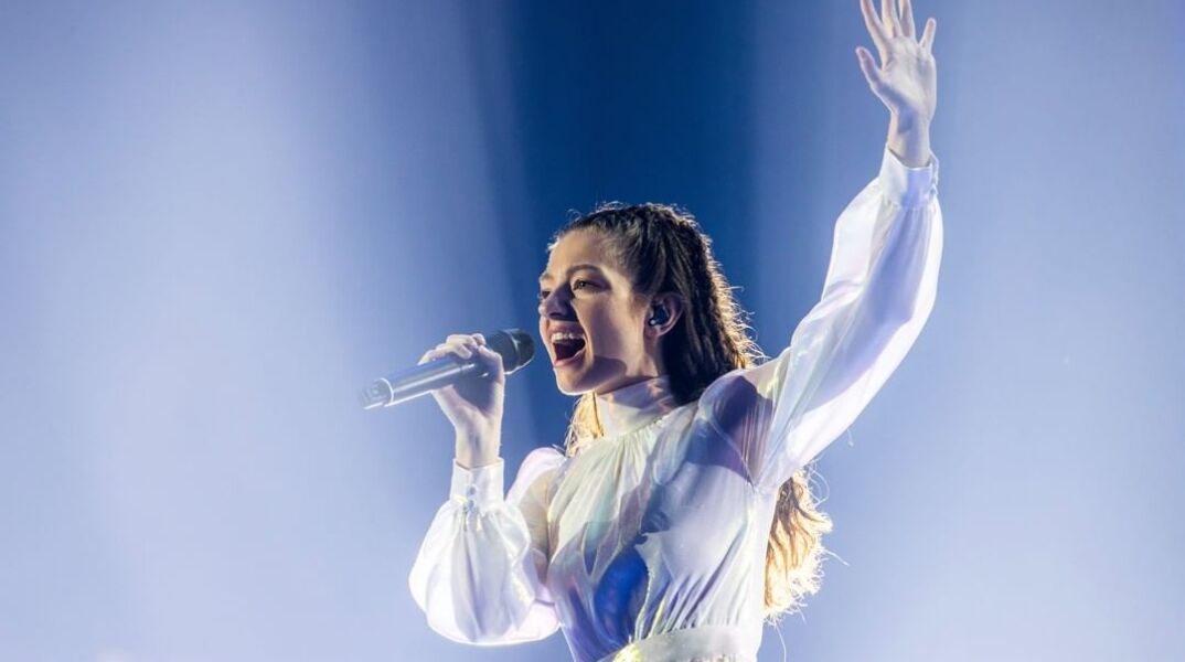 Eurovision 2022: Στιγμιότυπο από την εμφάνιση της Αμάντας Γεωργιάδη στη σκηνή του Τορίνο