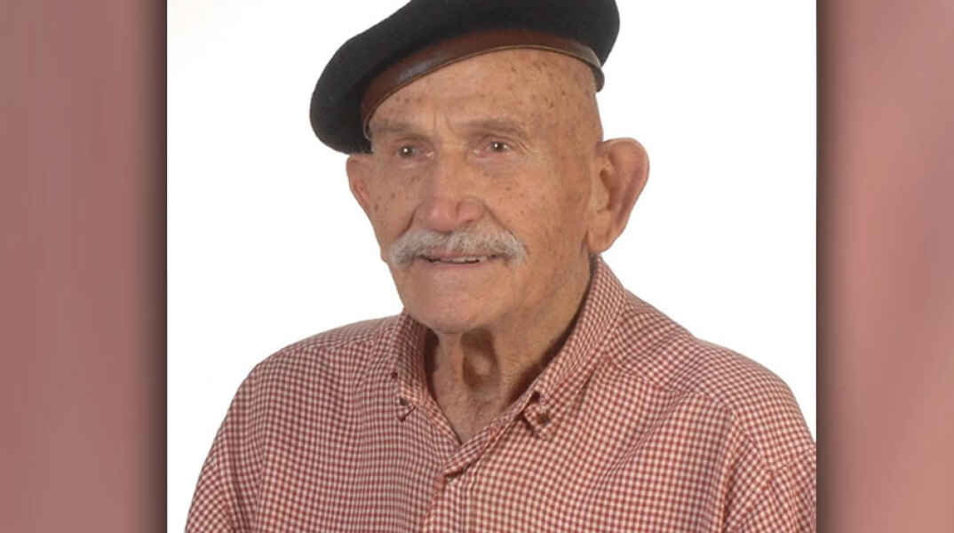Ο Κώστας Γκουσγκούνης σε μια από τις τελευταίες φωτογραφίες του πριν φύγει από τη ζωή στα 92 του χρόνια