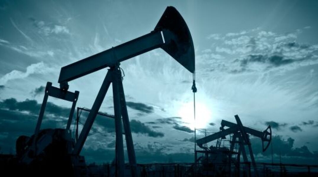 Σαουδική Αραβία: Γιατί μειώνει τις τιμές ρεκόρ για το πετρέλαιό της