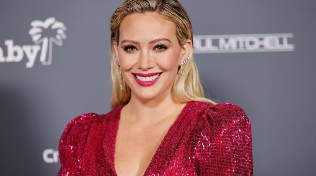 H Hilary Duff πρωταγωνιστεί γυμνή στο εξώφυλλο του Women’s Health: «Είμαι υπερήφανη για το σώμα μου»