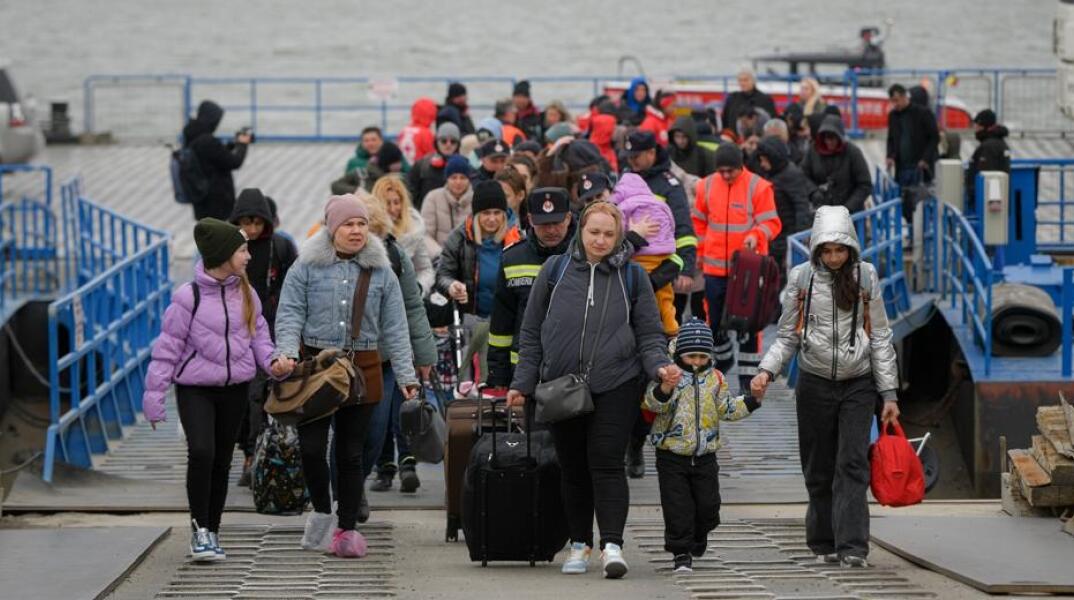  Μυστικά δίκτυα Ρώσων εθελοντών βοηθούν Ουκρανούς πρόσφυγες να φύγουν από τη χώρα