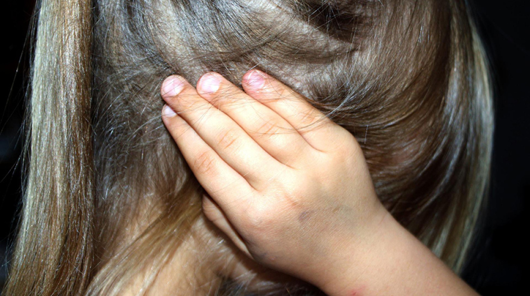 Ηράκλειο: Ζευγάρι κακοποιούσε συστηματικά τέσσερα ανήλικα κορίτσια