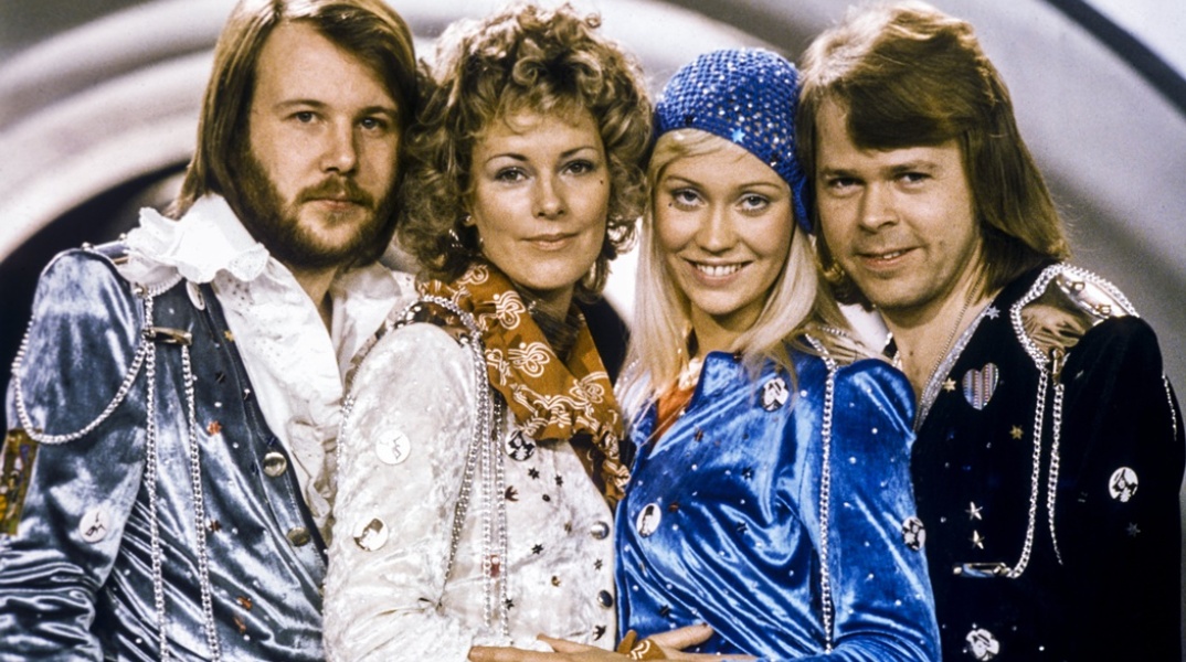 Οι Abba τραγούδησαν στη σκηνή της Eurovision το 1974 την επιτυχία Waterloo