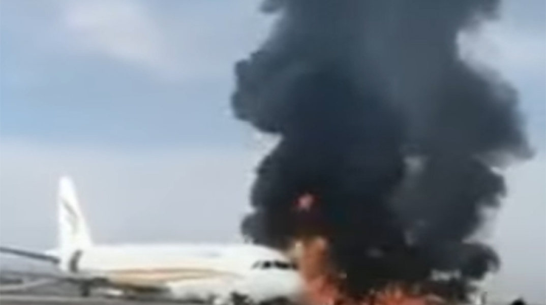 Κίνα: Αεροσκάφος βγήκε από τον διάδρομο και πήρε φωτιά