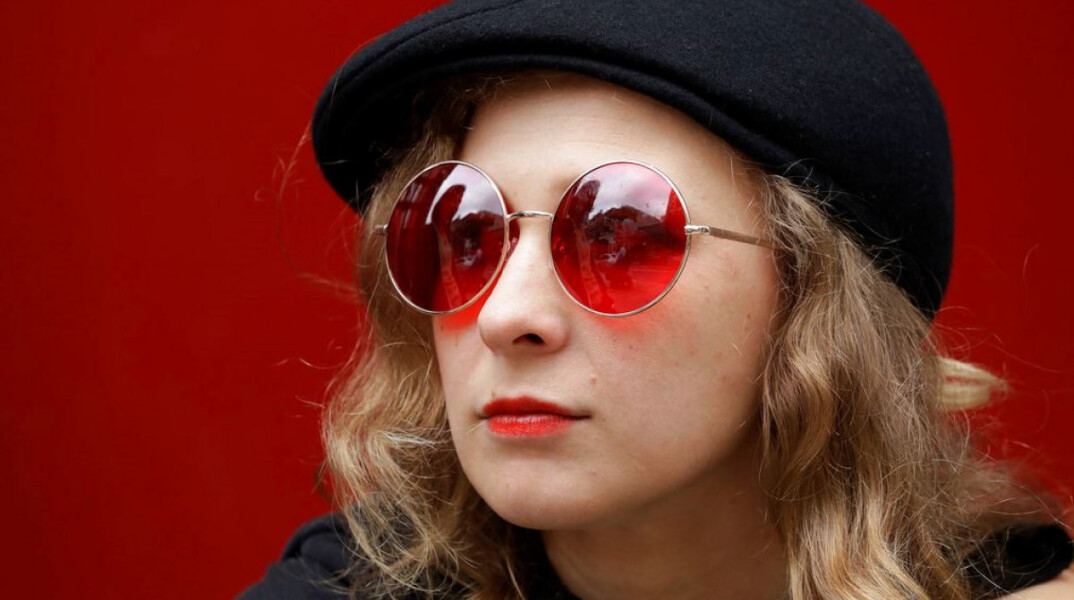 Η Ρωσία είναι αυτή που χρειάζεται αποναζιστικοποίηση, όχι η Ουκρανία, δηλώνει το μέλος του συγκροτήματος Pussy Riot Μαρία Αλιόχινα