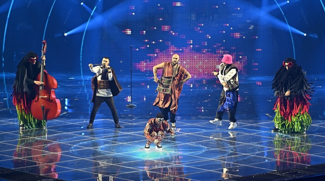 Eurovision 2022: Τα μέλη του ουκρανικού συγκροτήματος Kalush Orchestra στη σκηνή του Τορίνο