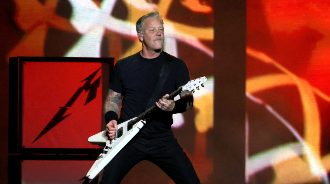 Φωτογραφία από ζωντανή εμφάνιση του Τζέιμς Χέτφιλντ με τους Metallica.