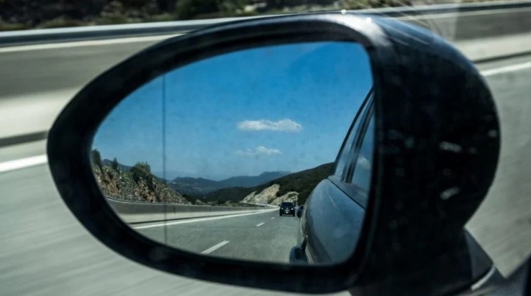 Επικίνδυνο “παιχνίδι” υιοθετούν έφηβοι στο Βόλο – “Πετάγονται” ξαφνικά μπροστά από κινούμενα οχήματα