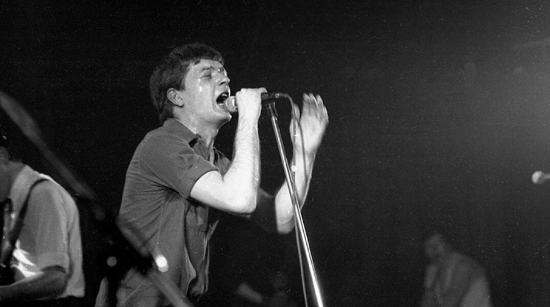 Ο Ian Curtis των Joy Division πέθανε σαν σήμερα 18 Μαΐου το 1980