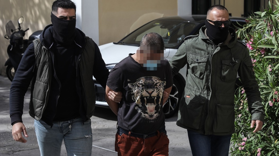 Δολοφονία 38χρονης Κινέζας στα Βίλια: Ο 47χρονος οδηγείται στον ανακριτή
