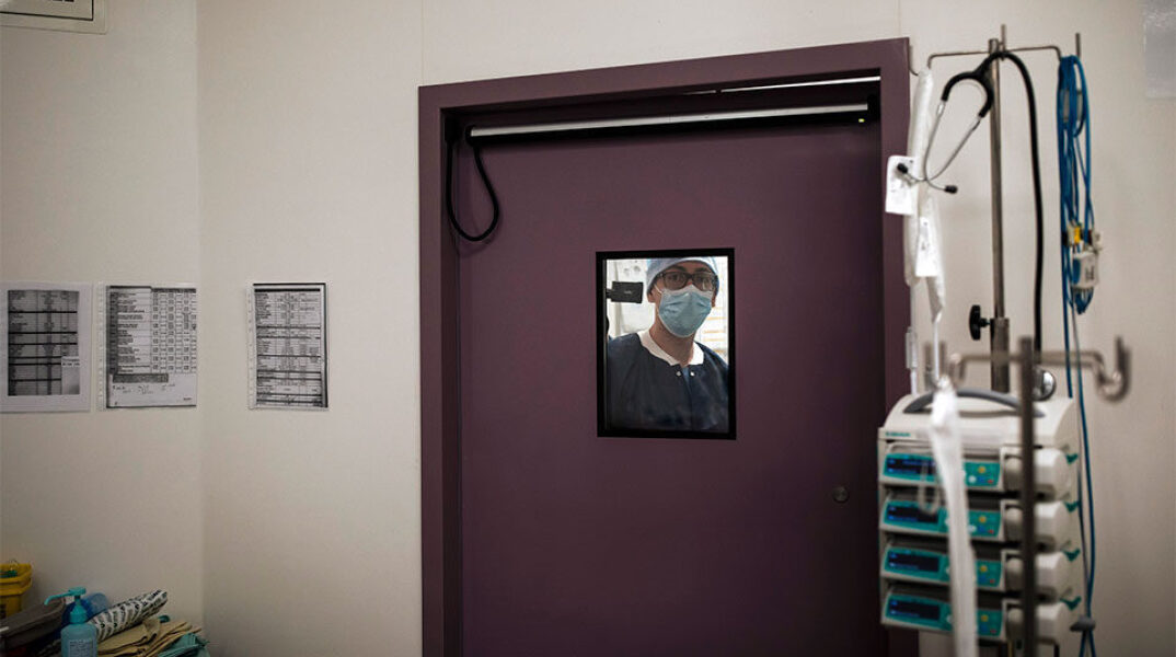 Γαλλία: Πρώτο πιθανό κρούσμα ευλογιάς των πιθήκων εντοπίστηκε στο Παρίσι	