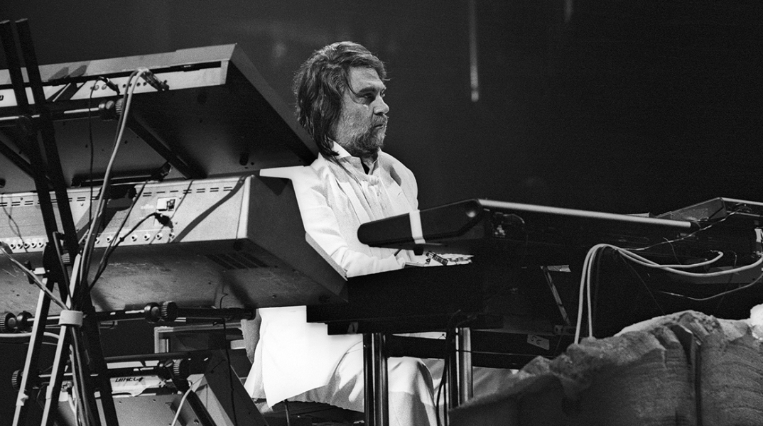 Ο Βαγγέλης Παπαθανασίου (Vangelis) στο Aan de Maas (Ρότερνταμ, Ολλανδία) τον Ιούνιο του 1991