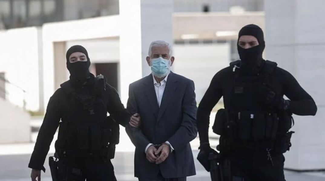 Ο Πέτρος Φιλιππίδης οδηγείται στη δίκη © EUROKINISSI   «