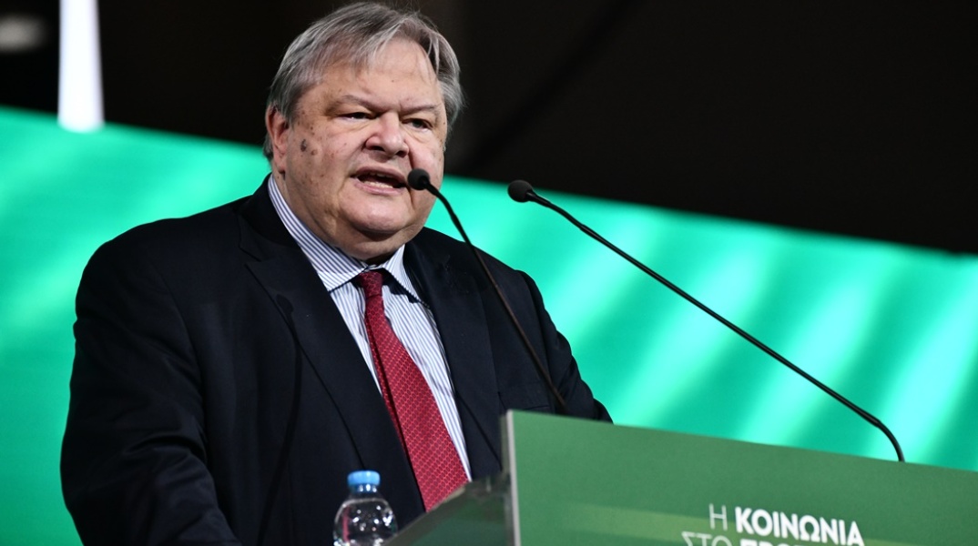 Ο Ευάγγελος Βενιζέλος στο βήμα του Συνεδρίου του ΠΑΣΟΚ - ΚΙΝΑΛ