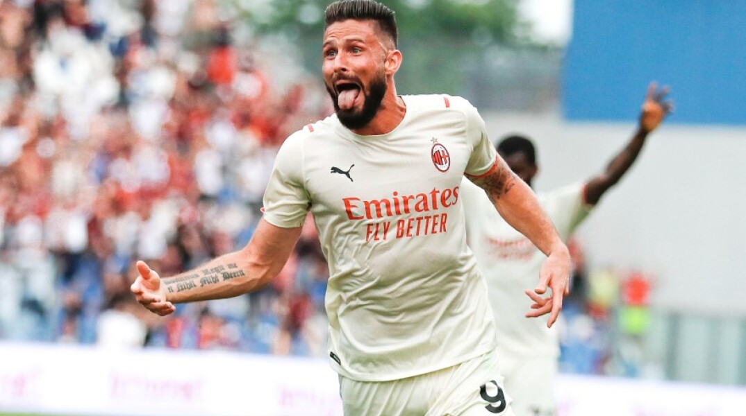 Ο Ολιβιέ Ζιρού πανηγυρίζει το γκολ του κόντρα στη Σασουόλο