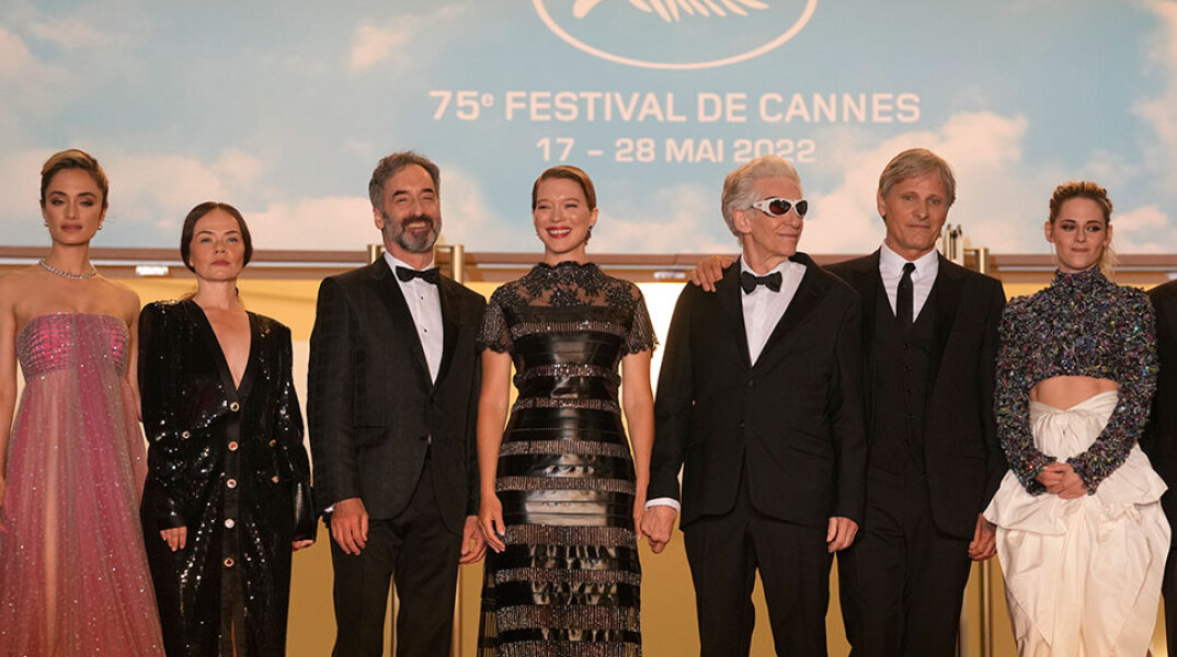 Το καστ του «Crimes of the Future» στην προβολή της ταινίας. Φωτ. AP/Petros Giannakouris