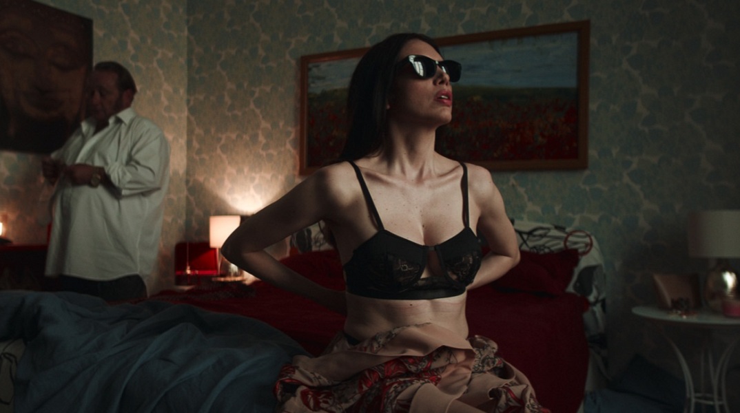 Στιγμιότυπο από την ταινία «Dark Glasses».