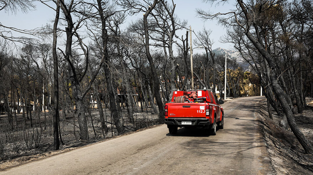 Τι απαντά ο ΑΔΜΗΕ για τη φωτιά στη Βαρυμπόμπη