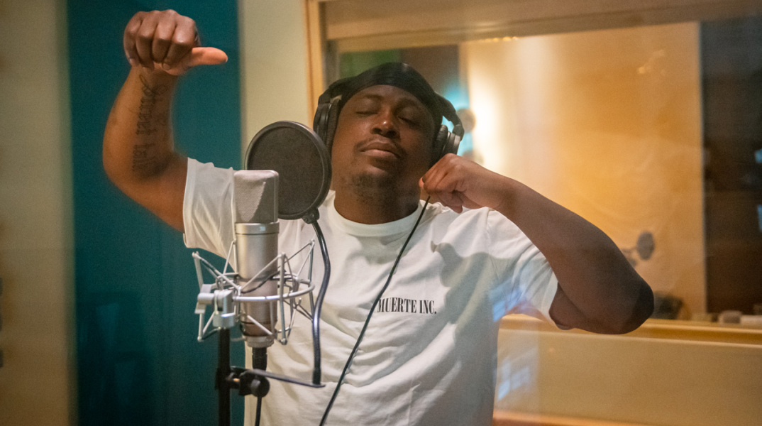 Ο ράπερ Moose στο στούντιο