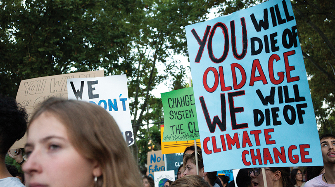 Πλακάτ με το σύνθημα «You’ll die of old age. I’ll die of climate change»